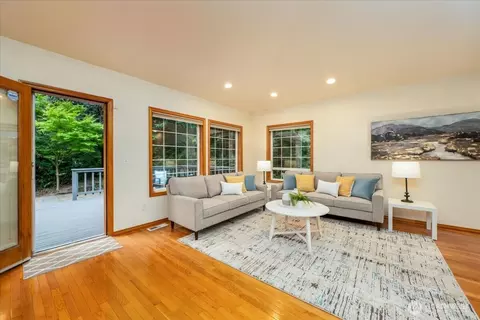 Living - 4901 Fowler Ave, Everett, WA 98203 photo 1 of 2
