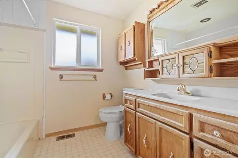 Bath - 19421 Aurora Dr E, Spanaway, WA 98387 photo 1 of 2