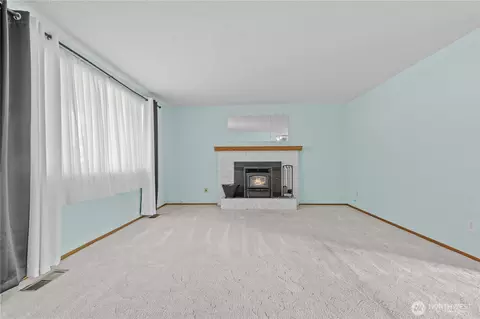 Living - 19421 Aurora Dr E, Spanaway, WA 98387 photo 2 of 3