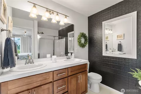 Bath - 3439 30th Dr, Everett, WA 98201 photo 3 of 5