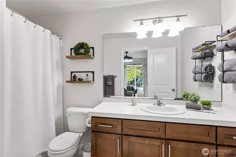 Bath - 3439 30th Dr, Everett, WA 98201 photo 1 of 5
