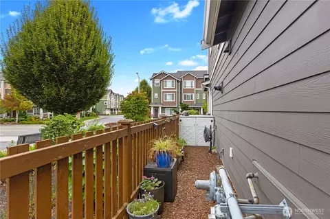 Exterior - 3439 30th Dr, Everett, WA 98201 photo 4 of 7