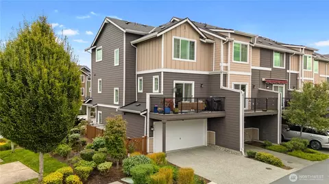 Exterior - 3439 30th Dr, Everett, WA 98201 photo 5 of 7
