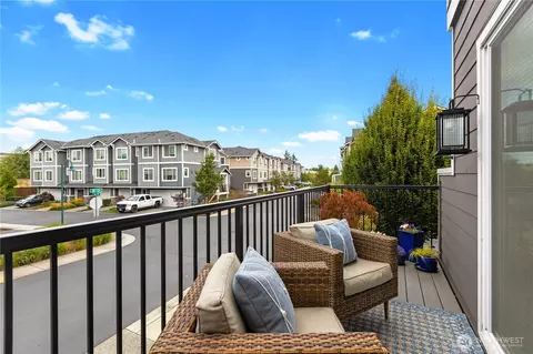 Exterior - 3439 30th Dr, Everett, WA 98201 photo 3 of 7