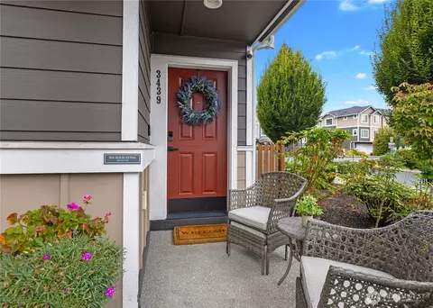 Exterior - 3439 30th Dr, Everett, WA 98201 photo 2 of 7