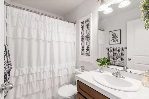 Bath - 3439 30th Dr, Everett, WA 98201 photo 5 of 5