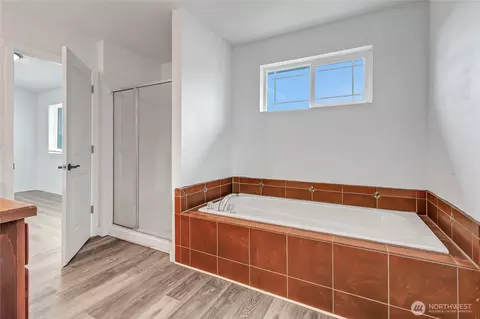 Bath - 20231 40th Ave E, Spanaway, WA 98387 photo 4 of 4