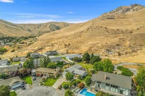 1920 Emerald Pl, Wenatchee, WA 98801
