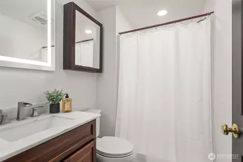 Bath - 1305 Nunnally Ave NW, Orting, WA 98360 photo 1 of 2
