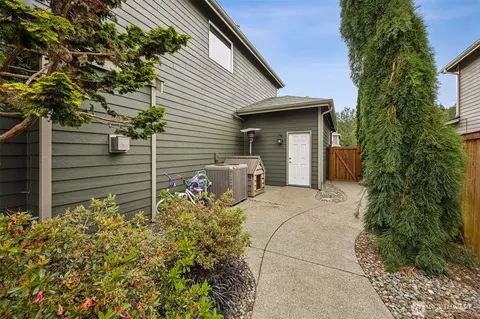Exterior - 1519 Daffodil Ave NE, Orting, WA 98360 photo 4 of 8