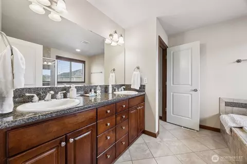 Bath - 1519 Daffodil Ave NE, Orting, WA 98360 photo 3 of 4