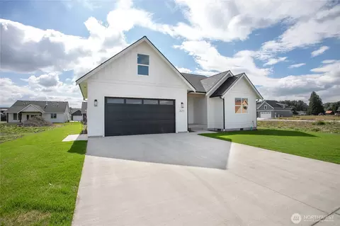 Exterior - 321 W 4th St, Everson, WA 98247 photo 3 of 7