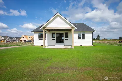 Exterior - 321 W 4th St, Everson, WA 98247 photo 6 of 7