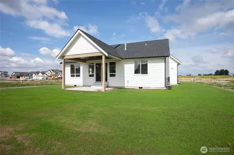 Exterior - 321 W 4th St, Everson, WA 98247 photo 5 of 7