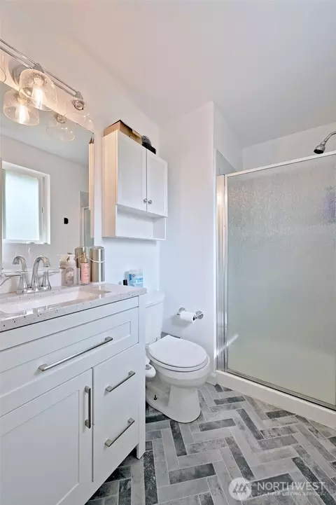 Bath - 1012 E Laurel St, Kent, WA 98030 photo 4 of 4