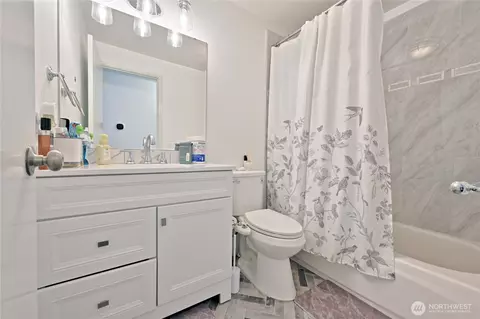 Bath - 1012 E Laurel St, Kent, WA 98030 photo 1 of 4