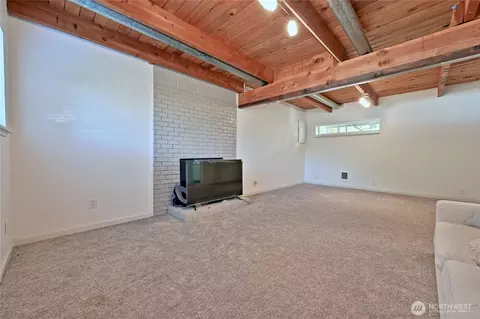 Living - 1012 E Laurel St, Kent, WA 98030 photo 6 of 7