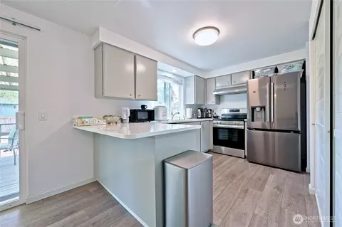 Kitchen - 1012 E Laurel St, Kent, WA 98030 photo 1 of 4