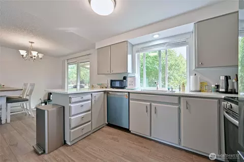Kitchen - 1012 E Laurel St, Kent, WA 98030 photo 2 of 4