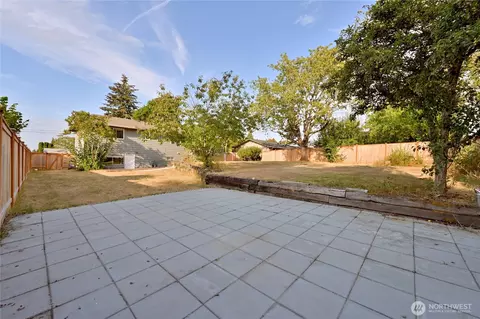 Exterior - 1012 E Laurel St, Kent, WA 98030 photo 6 of 8
