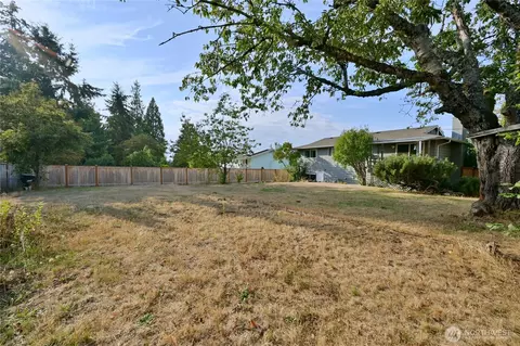 Exterior - 1012 E Laurel St, Kent, WA 98030 photo 5 of 8