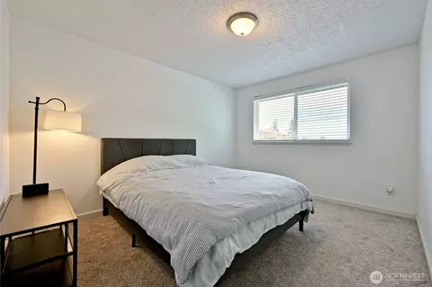 Bedroom - 1012 E Laurel St, Kent, WA 98030 photo 4 of 7
