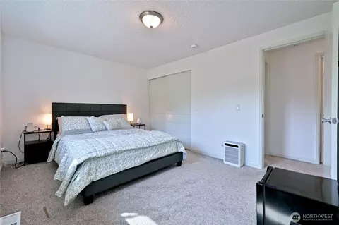 Bedroom - 1012 E Laurel St, Kent, WA 98030 photo 2 of 7