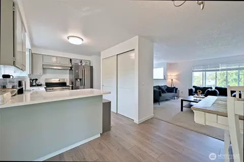 Kitchen - 1012 E Laurel St, Kent, WA 98030 photo 4 of 4