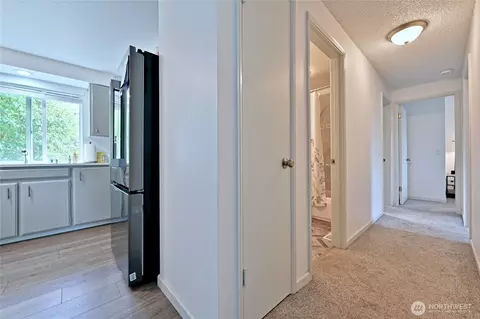 Entry Way - 1012 E Laurel St, Kent, WA 98030 photo 1 of 4