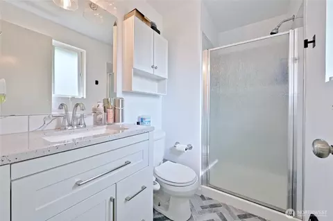 Bath - 1012 E Laurel St, Kent, WA 98030 photo 2 of 4