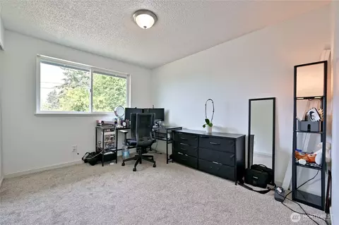 Bedroom - 1012 E Laurel St, Kent, WA 98030 photo 6 of 7