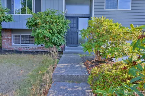 Exterior - 1012 E Laurel St, Kent, WA 98030 photo 2 of 8