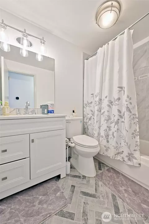 Bath - 1012 E Laurel St, Kent, WA 98030 photo 3 of 4