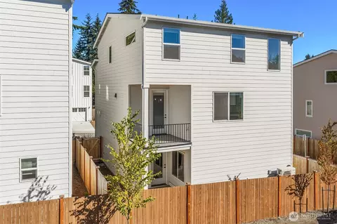 Exterior - 10 160th Pl SE, Bothell, WA 98012 photo 6 of 7