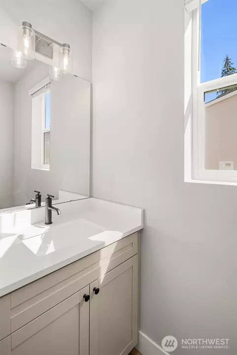 Bath - 10 160th Pl SE, Bothell, WA 98012 photo 1 of 5