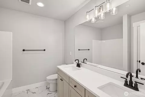 Bath - 10 160th Pl SE, Bothell, WA 98012 photo 4 of 5