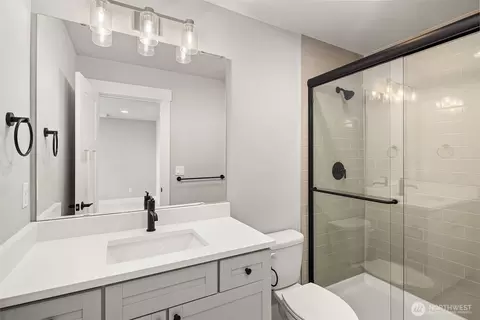 Bath - 10 160th Pl SE, Bothell, WA 98012 photo 5 of 5