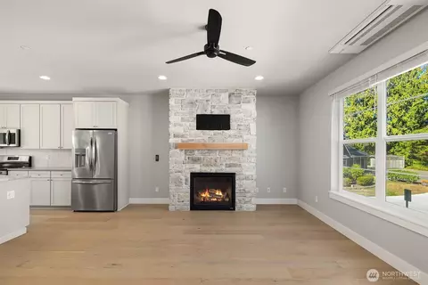 Living - 10 160th Pl SE, Bothell, WA 98012 photo 2 of 5