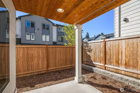 Exterior - 10 160th Pl SE, Bothell, WA 98012 photo 5 of 7