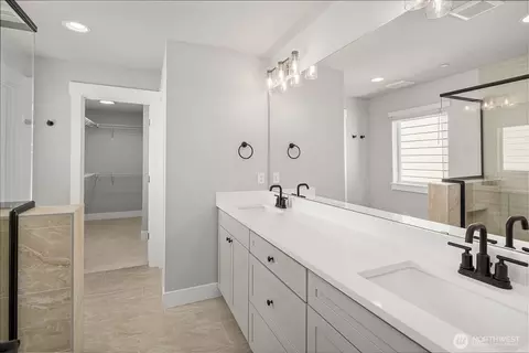 Bath - 10 160th Pl SE, Bothell, WA 98012 photo 3 of 5