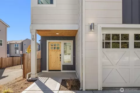 Exterior - 10 160th Pl SE, Bothell, WA 98012 photo 2 of 7