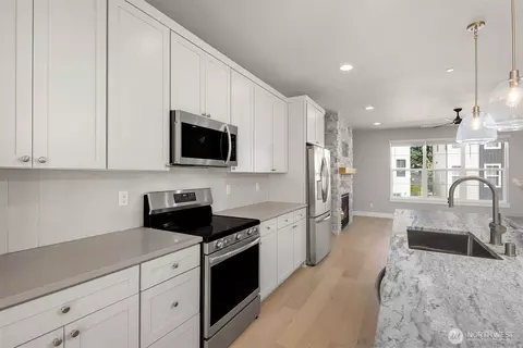Kitchen - 10 160th Pl SE, Bothell, WA 98012 photo 6 of 6