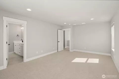 Bedroom - 10 160th Pl SE, Bothell, WA 98012 photo 3 of 5