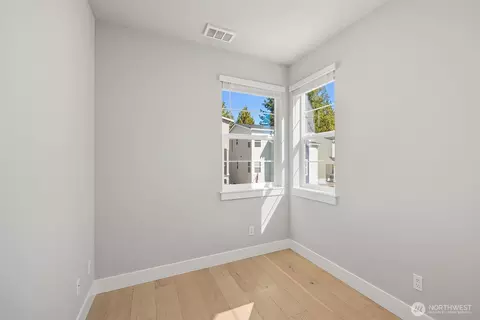 Bedroom - 10 160th Pl SE, Bothell, WA 98012 photo 1 of 5