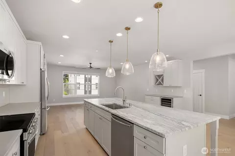 Kitchen - 10 160th Pl SE, Bothell, WA 98012 photo 4 of 6