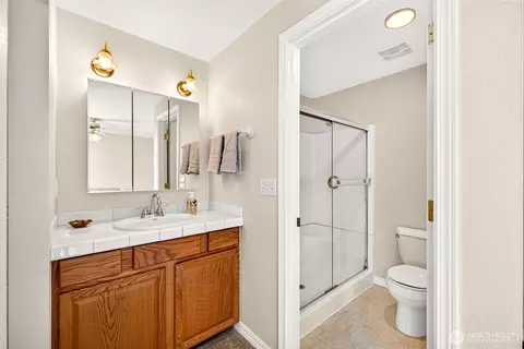 Bath - 2711 169th St SE, Bothell, WA 98012 photo 1 of 2