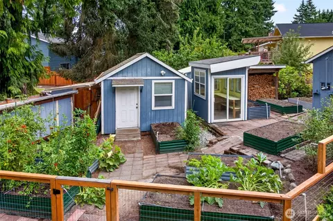 Exterior - 2711 169th St SE, Bothell, WA 98012 photo 11 of 12