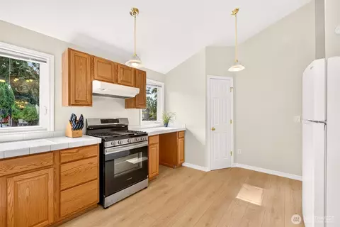 Kitchen - 2711 169th St SE, Bothell, WA 98012 photo 2 of 3