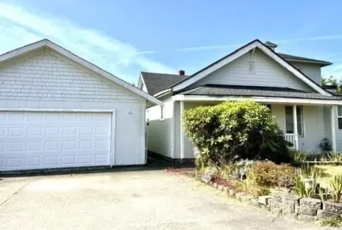 611 11th St, Blaine, WA 98230