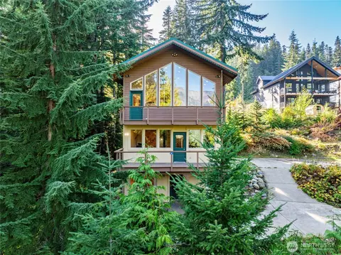 921 Snoqualmie Dr, Snoqualmie Pass, WA 98068